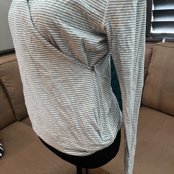 Lululemon criss cross top. - Picture 5 of 5